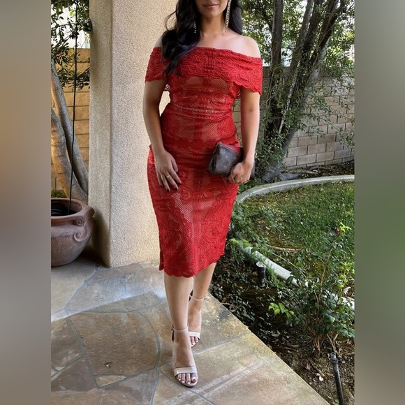 STYLESTALKER Stella Midi Dress off shoulder lace back zip slit red size M - Picture 2 of 11